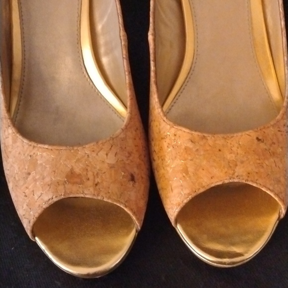 Bandolino gold peep toe pump - Picture 9 of 9